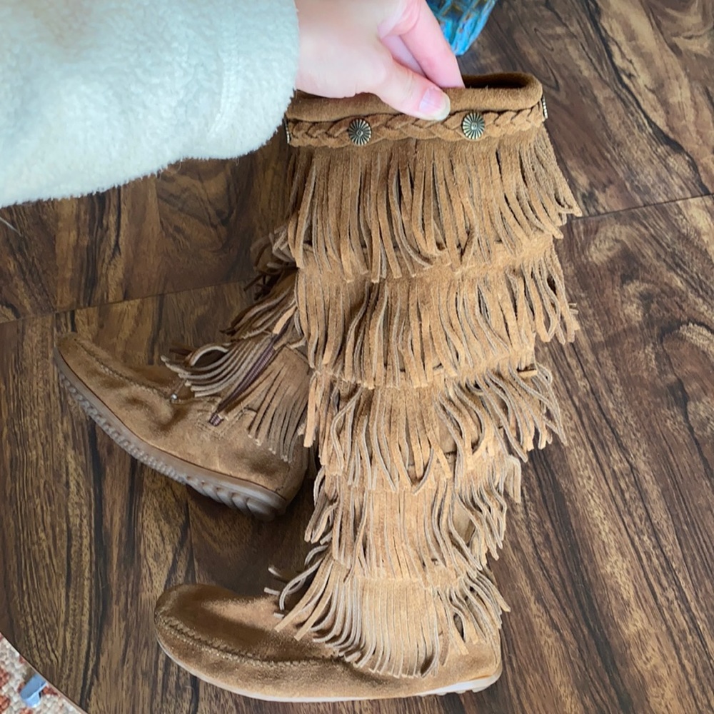 Minnetonka 5 Layer Fringe Boot